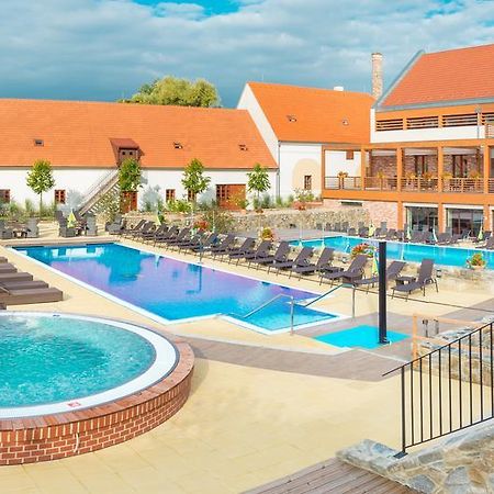 Hotel Zamek Valec Vladislav Esterno foto