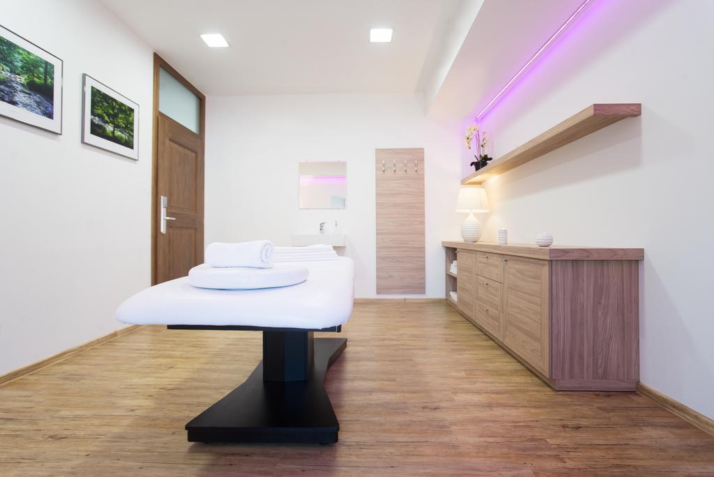 Hotel Zamek Valec Vladislav Esterno foto