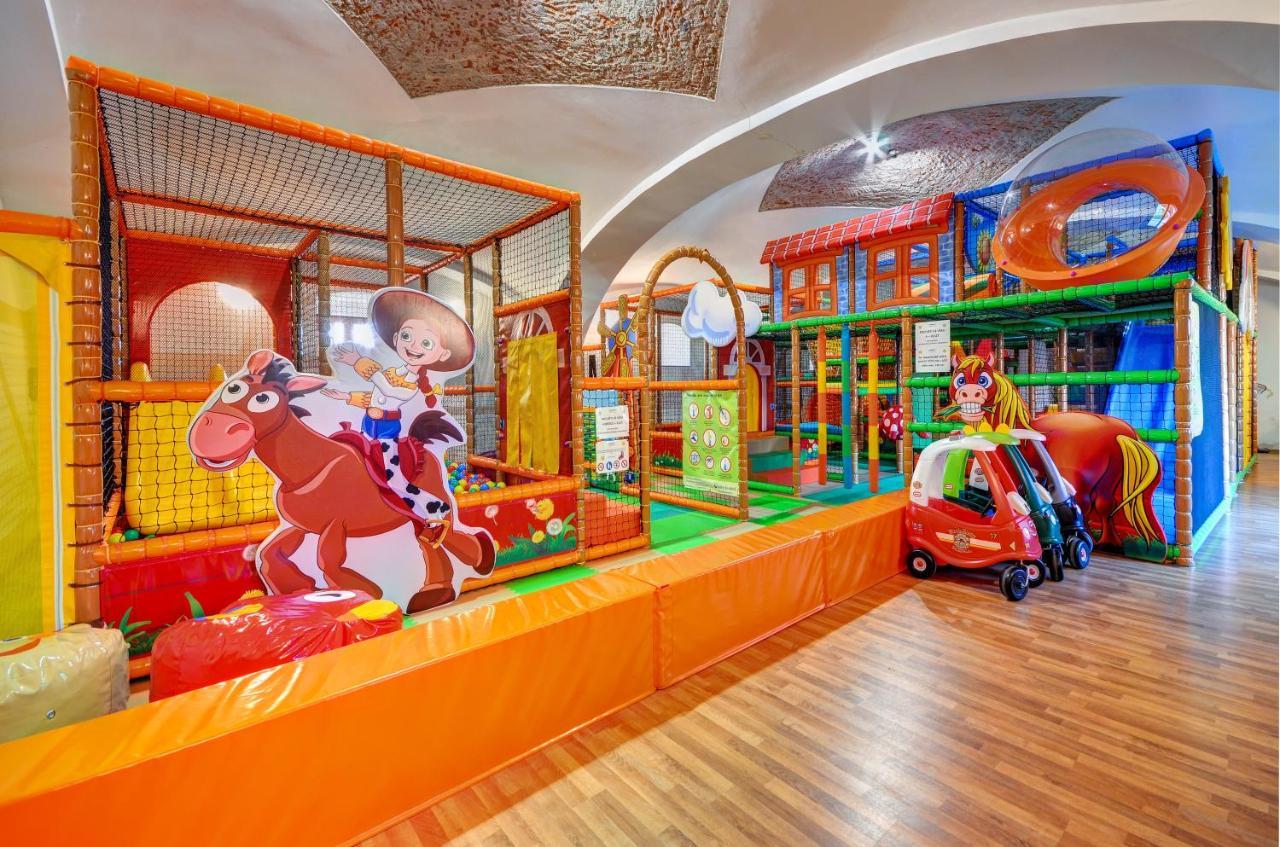 Hotel Zamek Valec Vladislav Esterno foto