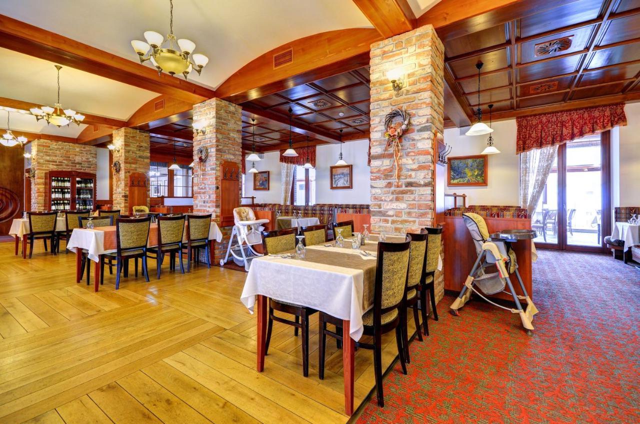 Hotel Zamek Valec Vladislav Esterno foto