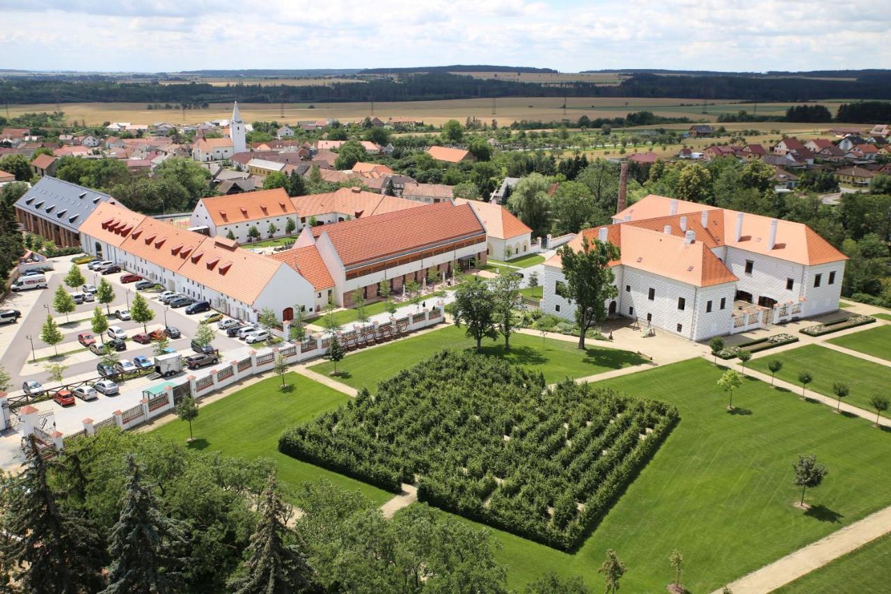 Hotel Zamek Valec Vladislav Esterno foto