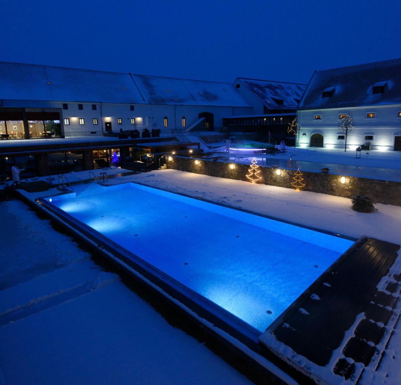 Hotel Zamek Valec Vladislav Esterno foto