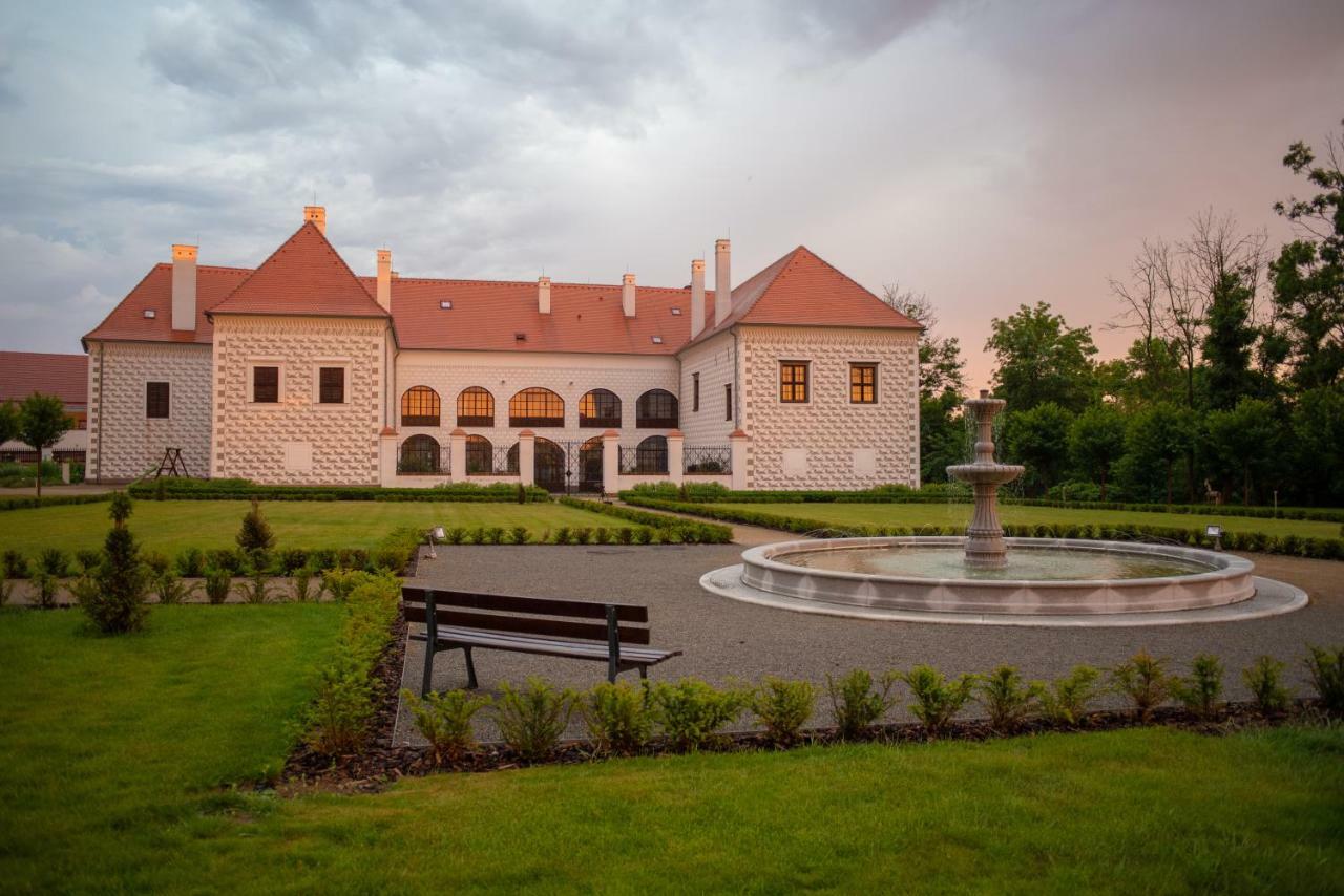 Hotel Zamek Valec Vladislav Esterno foto