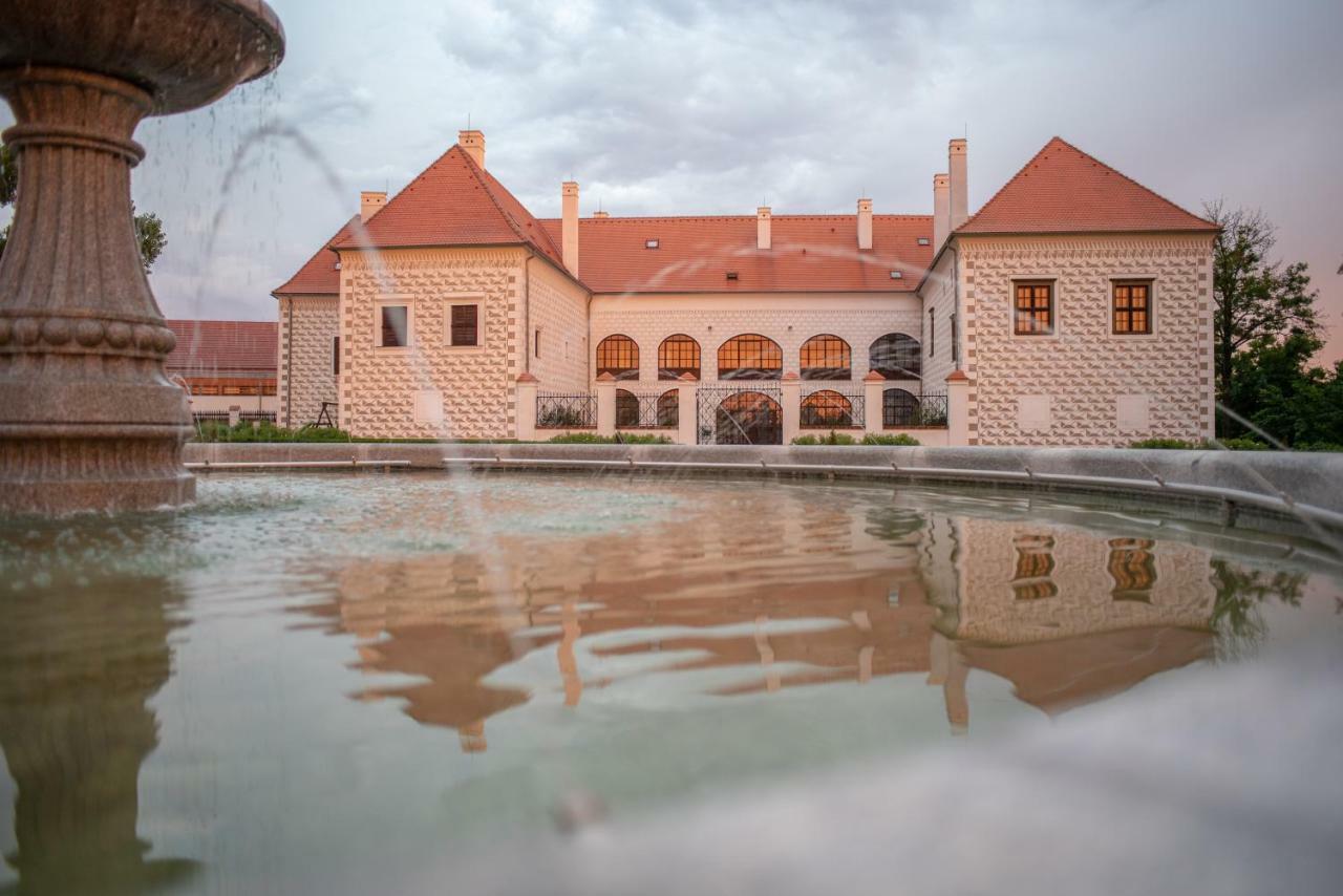 Hotel Zamek Valec Vladislav Esterno foto